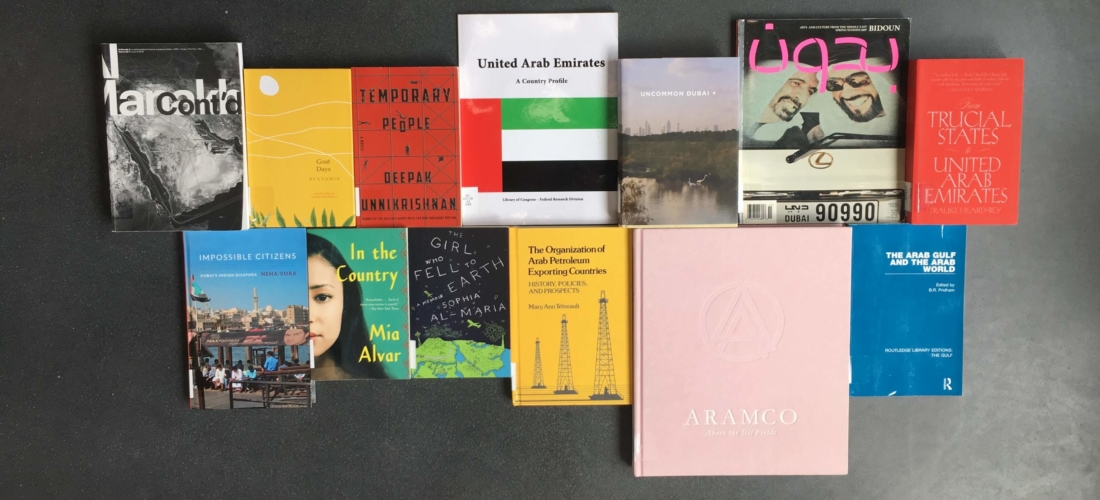 قراءات من الخليج (اللغة الانجليزية)