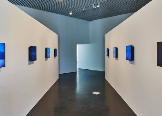 غرف الفنّانين : لورنس أبو حمدان