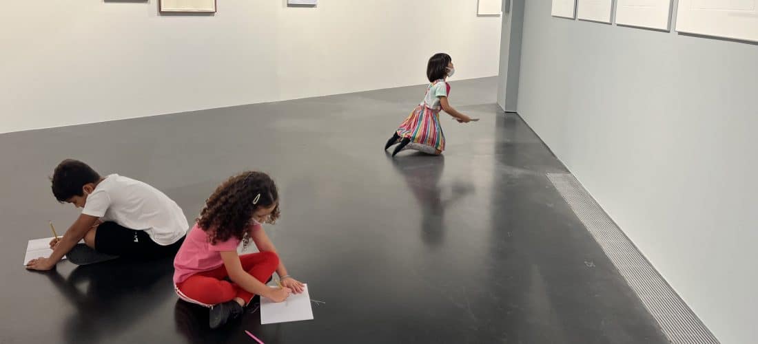 جولة وورشة عمل الناشئين: الرسم عبر المعارض